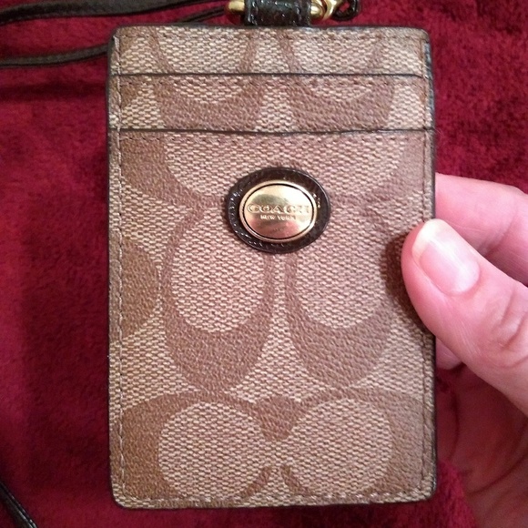 Coach Peyton Signature C Lanyard - Picture 3 of 4